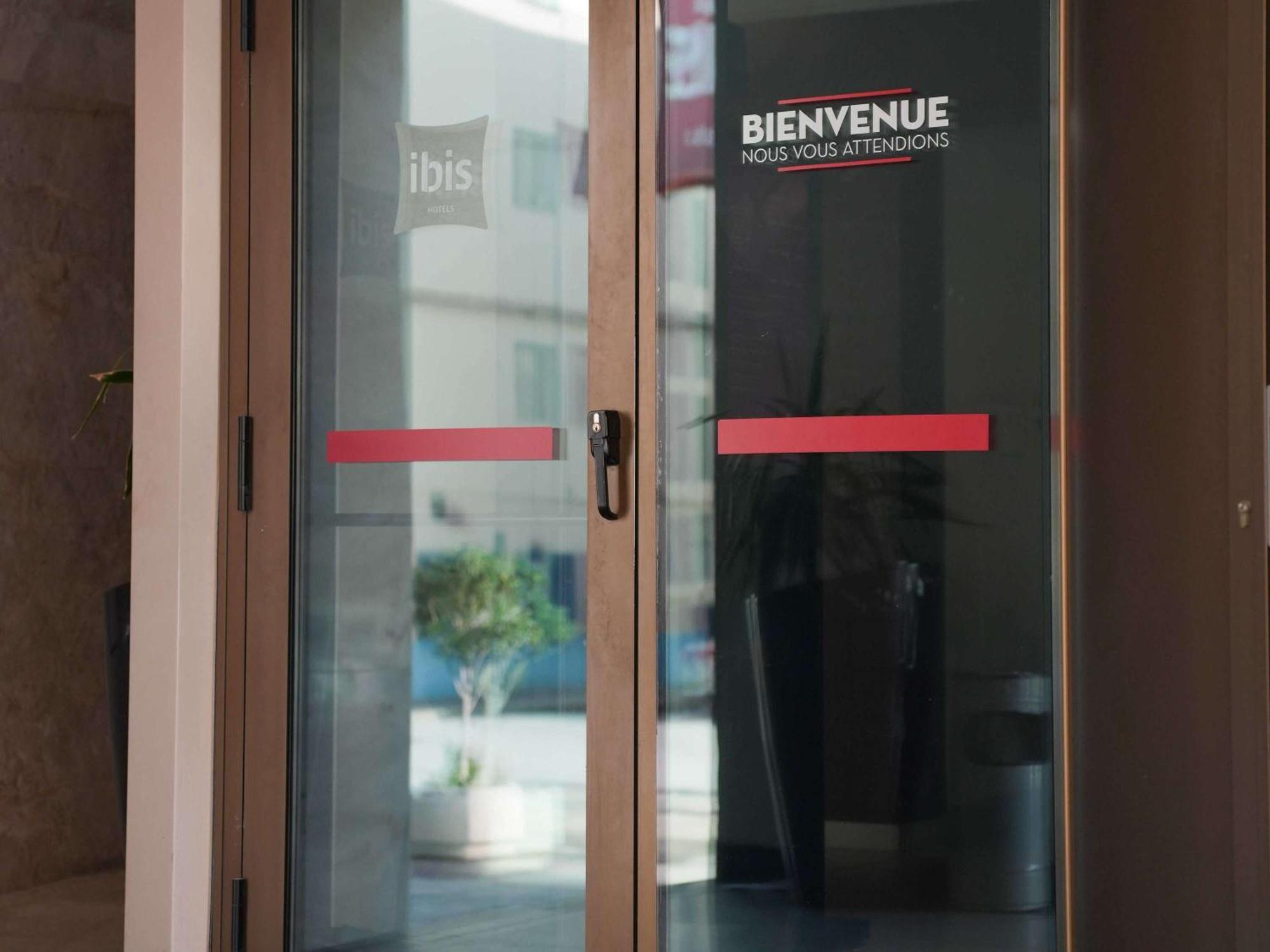 Ibis Tunis Hotel Exterior foto