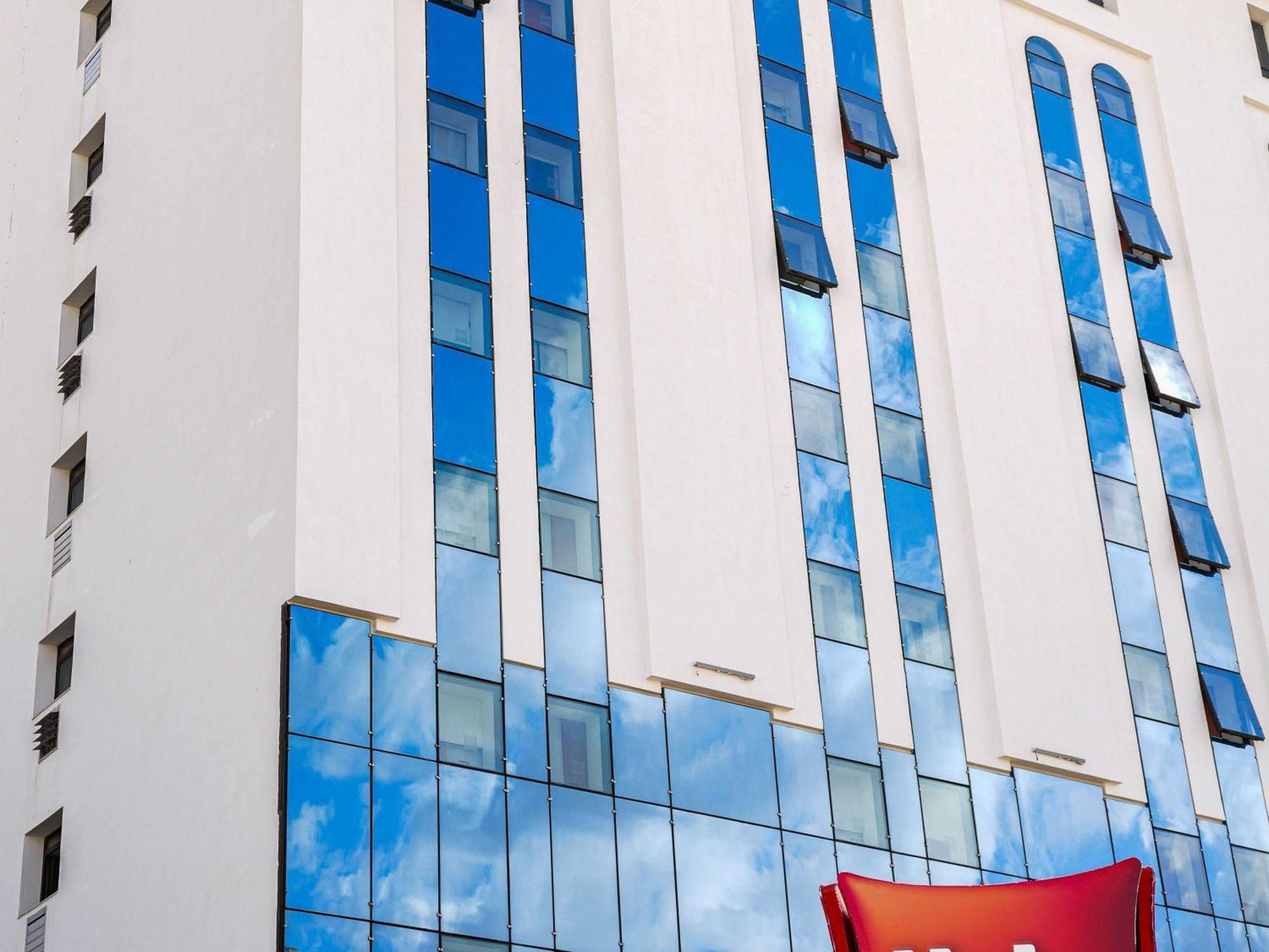 Ibis Tunis Hotel Exterior foto